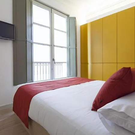 Ola Living Portaferrissa 公寓 *